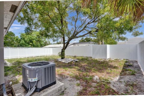 House in Fort Lauderdale, Florida 3 bedrooms, 147.71 sq.m. № 1236772 - photo 23