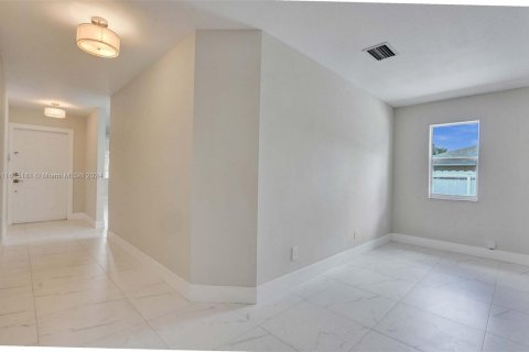 House in Fort Lauderdale, Florida 3 bedrooms, 147.71 sq.m. № 1236772 - photo 18