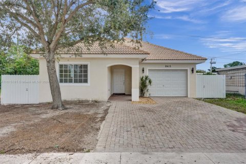 House in Fort Lauderdale, Florida 3 bedrooms, 147.71 sq.m. № 1236772 - photo 1