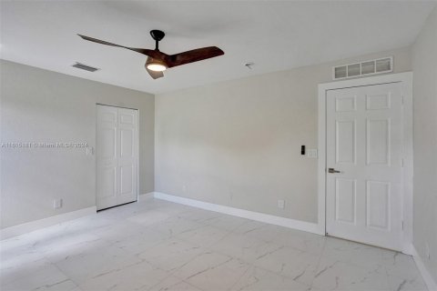 House in Fort Lauderdale, Florida 3 bedrooms, 147.71 sq.m. № 1236772 - photo 6