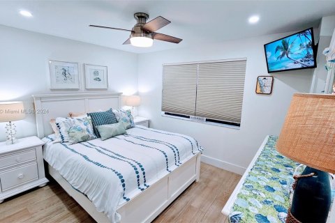 Condo in Hutchinson Island South, Florida, 2 bedrooms  № 1236688 - photo 24