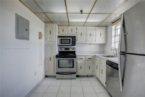 Condominio en venta en Miami Beach, Florida, 1 dormitorio, 85.28 m2 № 1396992 - foto 4