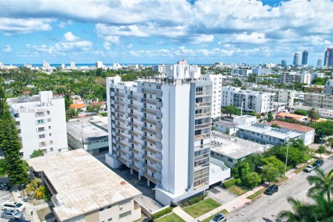 Condo in Miami Beach, Florida, 1 bedroom  № 1396992 - photo 15