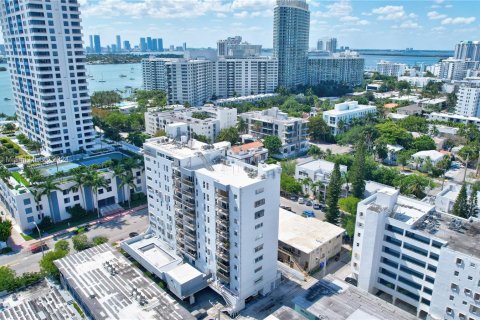 Condo in Miami Beach, Florida, 1 bedroom  № 1396992 - photo 16