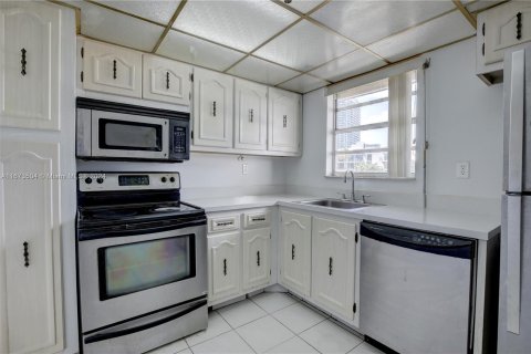 Condominio en venta en Miami Beach, Florida, 1 dormitorio, 85.28 m2 № 1396992 - foto 3