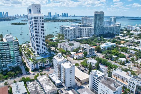 Condo in Miami Beach, Florida, 1 bedroom  № 1396992 - photo 10