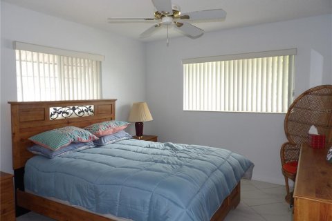 Condo in New Port Richey, Florida, 2 bedrooms  № 1344814 - photo 5