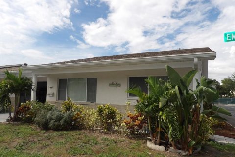 Copropriété à vendre à New Port Richey, Floride: 2 chambres, 111.85 m2 № 1344814 - photo 2