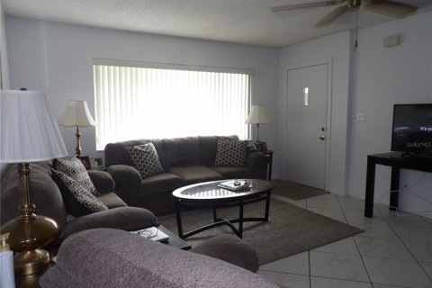 Condo in New Port Richey, Florida, 2 bedrooms  № 1344814 - photo 4