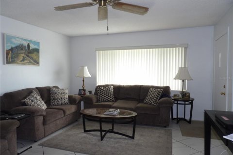 Condo in New Port Richey, Florida, 2 bedrooms  № 1344814 - photo 3