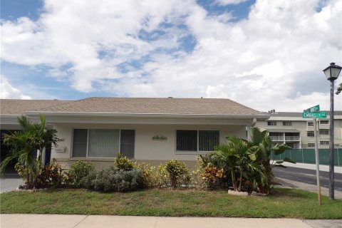 Copropriété à vendre à New Port Richey, Floride: 2 chambres, 111.85 m2 № 1344814 - photo 1