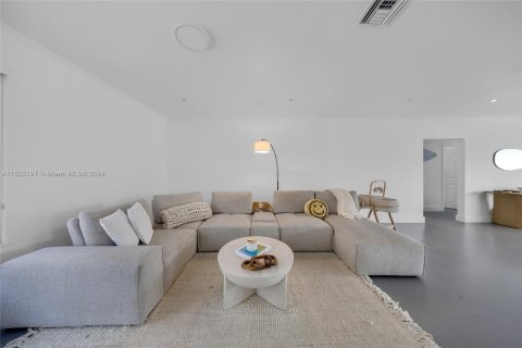 Casa en venta en Sunny Isles Beach, Florida, 3 dormitorios, 228.35 m2 № 1072017 - foto 10