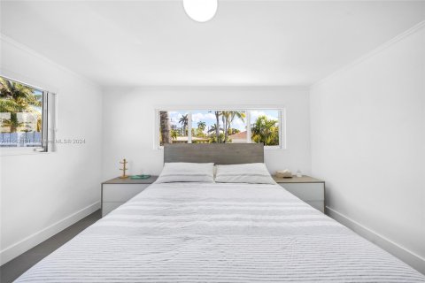 Casa en venta en Sunny Isles Beach, Florida, 3 dormitorios, 228.35 m2 № 1072017 - foto 17