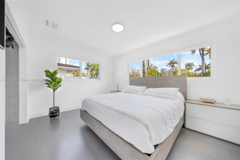 Casa en venta en Sunny Isles Beach, Florida, 3 dormitorios, 228.35 m2 № 1072017 - foto 16