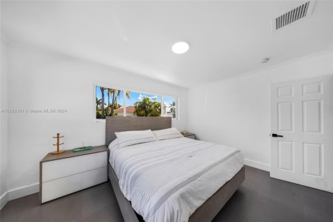 Casa en venta en Sunny Isles Beach, Florida, 3 dormitorios, 228.35 m2 № 1072017 - foto 18
