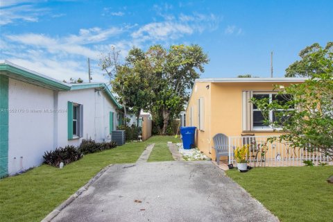 Casa en venta en Riviera Beach, Florida, 3 dormitorios, 95.6 m2 № 1072015 - foto 4