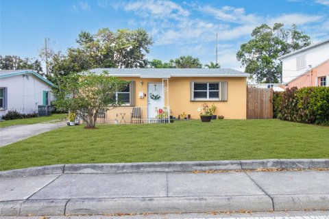 Villa ou maison à vendre à Riviera Beach, Floride: 3 chambres, 95.6 m2 № 1072015 - photo 1