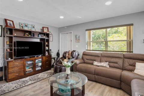 Casa en venta en Riviera Beach, Florida, 3 dormitorios, 95.6 m2 № 1072015 - foto 12