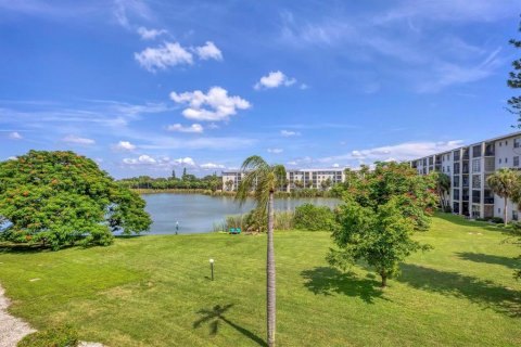 Condo in Bradenton, Florida, 2 bedrooms  № 1374829 - photo 9