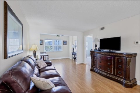 Condo in Bradenton, Florida, 2 bedrooms  № 1374829 - photo 6