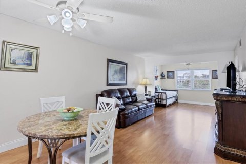 Condo in Bradenton, Florida, 2 bedrooms  № 1374829 - photo 15