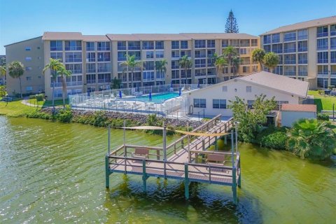 Copropriété à vendre à Bradenton, Floride: 2 chambres, 89.19 m2 № 1374829 - photo 2