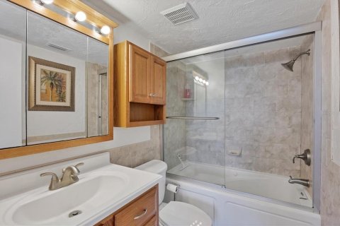 Condo in Bradenton, Florida, 2 bedrooms  № 1374829 - photo 19