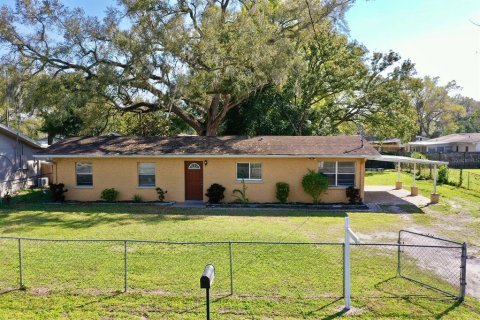 House in Zephyrhills, Florida 4 bedrooms, 121.7 sq.m. № 1039438 - photo 8