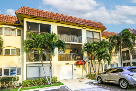 Condo in Pompano Beach, Florida, 1 bedroom  № 1175240 - photo 1