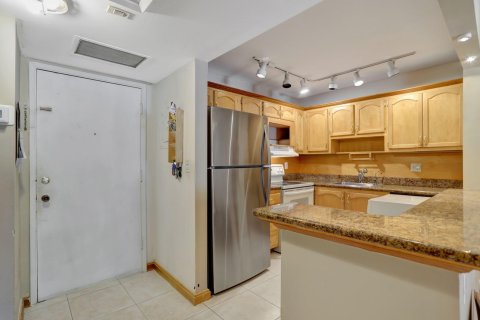 Condo in Pompano Beach, Florida, 1 bedroom  № 1175240 - photo 21