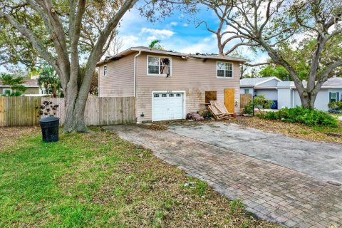 Terreno en venta en Saint Petersburg, Florida № 1433624 - foto 1