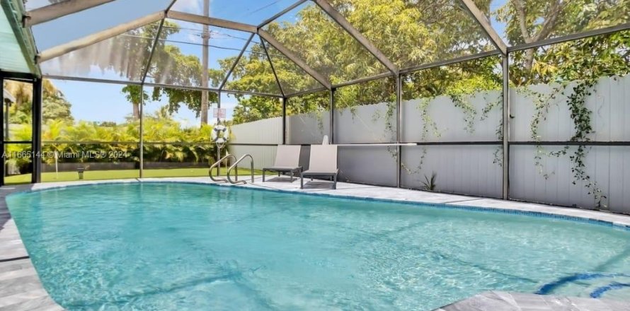 Villa ou maison à North Miami, Floride 3 chambres, 154.59 m2 № 1377436