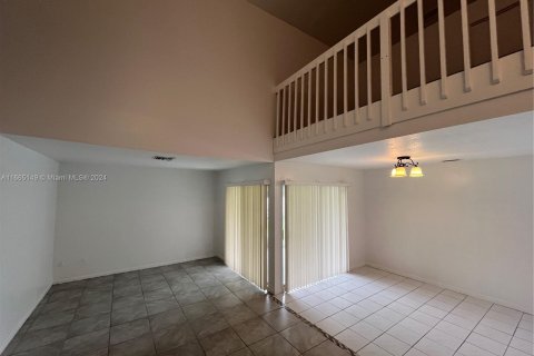 Villa ou maison à louer à Miami, Floride: 3 chambres, 167.13 m2 № 1377438 - photo 4