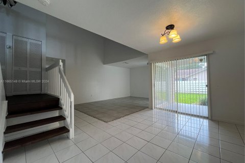 Casa en alquiler en Miami, Florida, 3 dormitorios, 167.13 m2 № 1377438 - foto 3