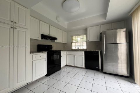 House in Miami, Florida 3 bedrooms, 167.13 sq.m. № 1377438 - photo 6