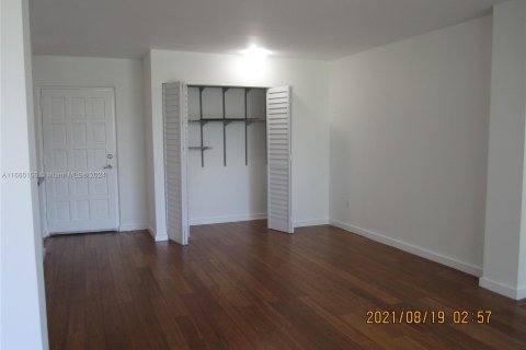 Condominio en alquiler en Miami, Florida, 1 dormitorio, 67.17 m2 № 1377441 - foto 4