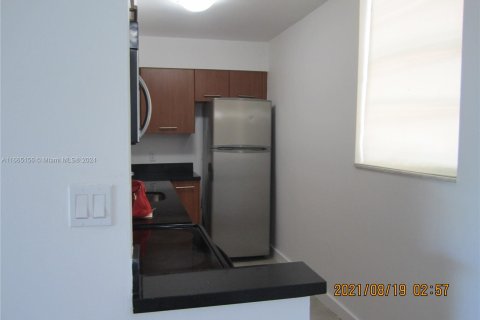 Condominio en alquiler en Miami, Florida, 1 dormitorio, 67.17 m2 № 1377441 - foto 9