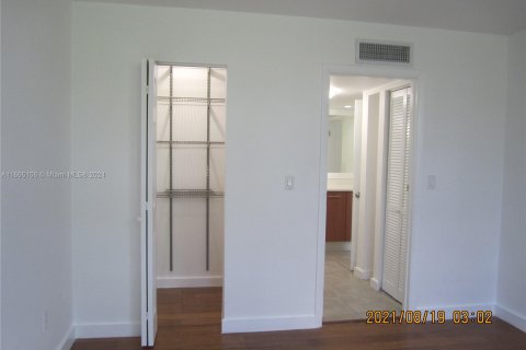 Condo in Miami, Florida, 1 bedroom  № 1377441 - photo 18