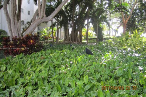 Condo in Miami, Florida, 1 bedroom  № 1377441 - photo 25