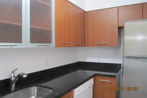 Condominio en alquiler en Miami, Florida, 1 dormitorio, 67.17 m2 № 1377441 - foto 5