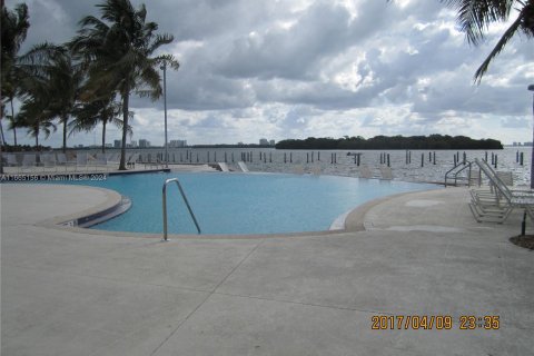 Condo in Miami, Florida, 1 bedroom  № 1377441 - photo 2