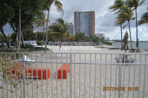 Condominio en alquiler en Miami, Florida, 1 dormitorio, 67.17 m2 № 1377441 - foto 30