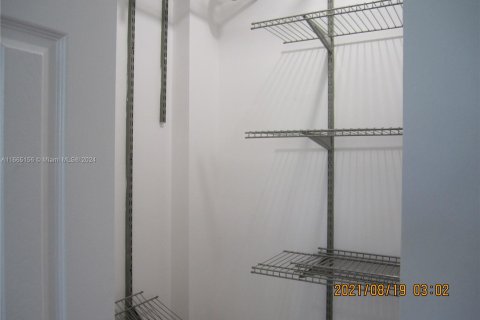 Condominio en alquiler en Miami, Florida, 1 dormitorio, 67.17 m2 № 1377441 - foto 19