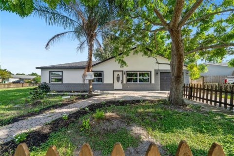 Villa ou maison à vendre à Cocoa, Floride: 4 chambres, 158.4 m2 № 1334386 - photo 1