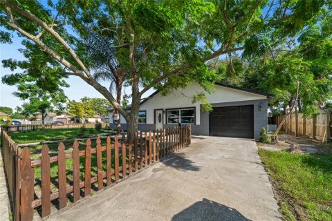 Villa ou maison à vendre à Cocoa, Floride: 4 chambres, 158.4 m2 № 1334386 - photo 3