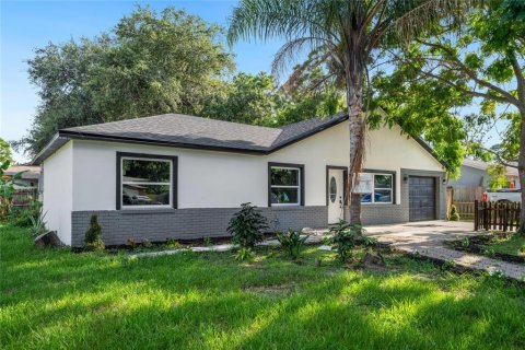 Villa ou maison à vendre à Cocoa, Floride: 4 chambres, 158.4 m2 № 1334386 - photo 2