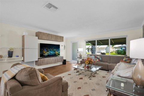 Villa ou maison à vendre à Pompano Beach, Floride: 2 chambres, 125.14 m2 № 1021271 - photo 15