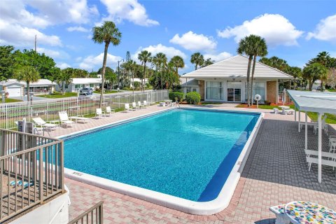 Villa ou maison à vendre à Pompano Beach, Floride: 2 chambres, 125.14 m2 № 1021271 - photo 10