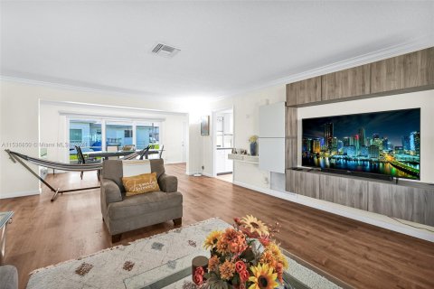 Villa ou maison à vendre à Pompano Beach, Floride: 2 chambres, 125.14 m2 № 1021271 - photo 14