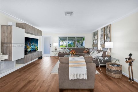 Villa ou maison à vendre à Pompano Beach, Floride: 2 chambres, 125.14 m2 № 1021271 - photo 11